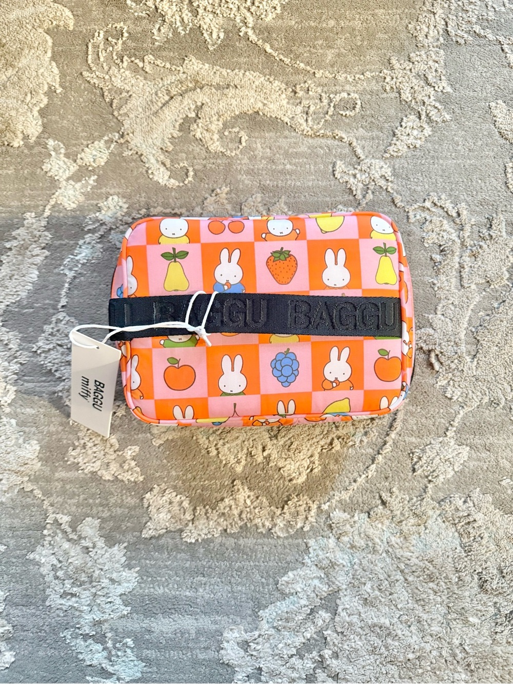 BAGGU x Miffy Puffy Lunch Bag - Checkered Fruit Miffy (UO Exclusive)